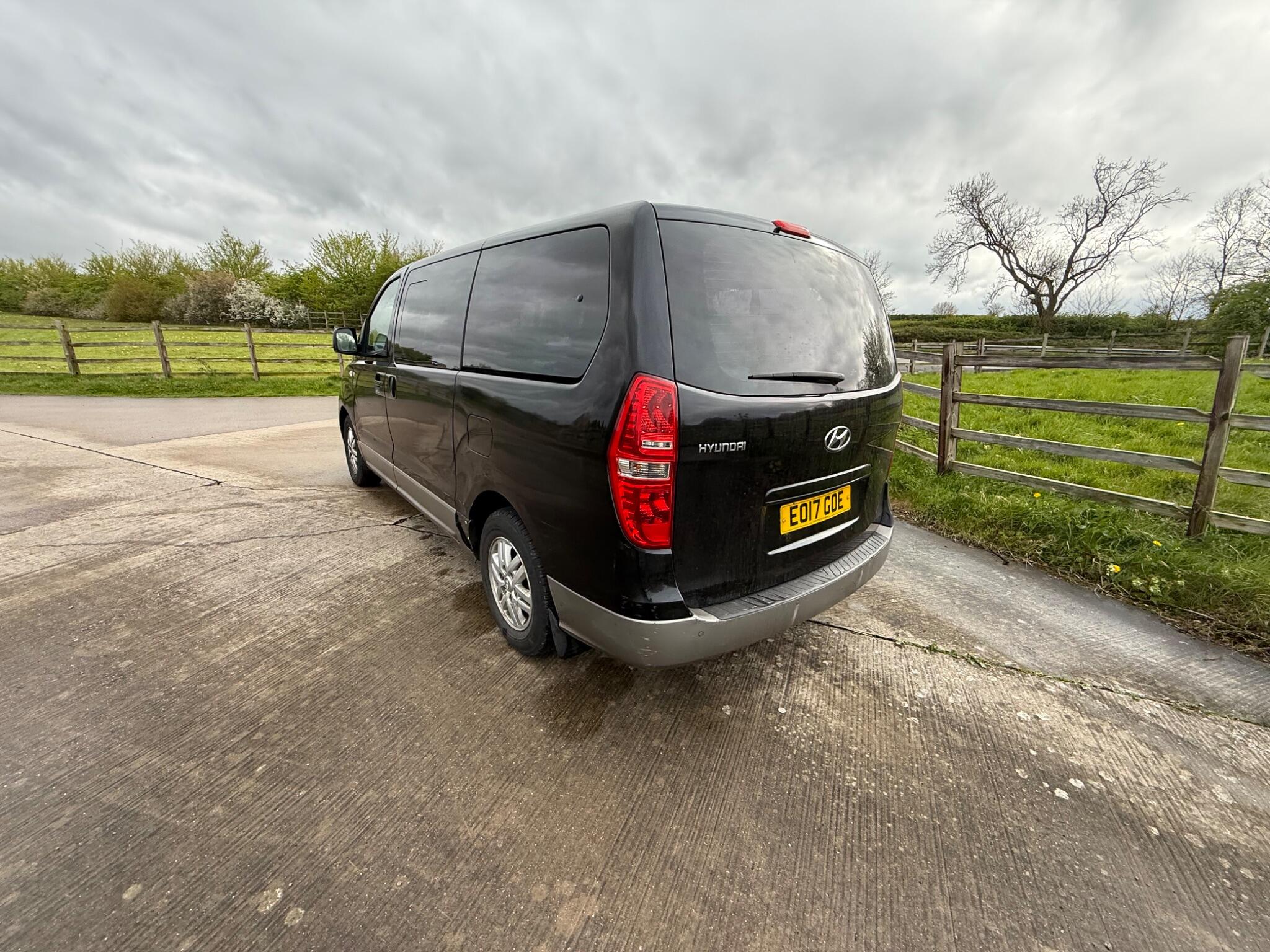 Hyundai i800 2.5 CRDi SE Auto Euro 6 5dr — photo 67 of 100